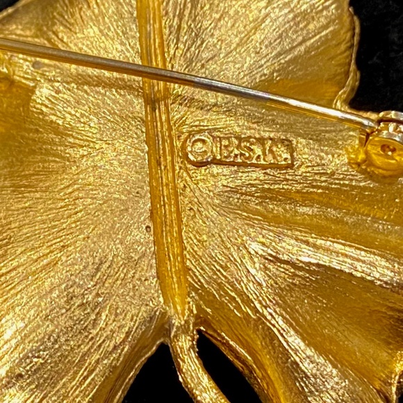 J16-Vintage Classic Gold Plated BSK Leaf Brooch - Picture 4 of 8